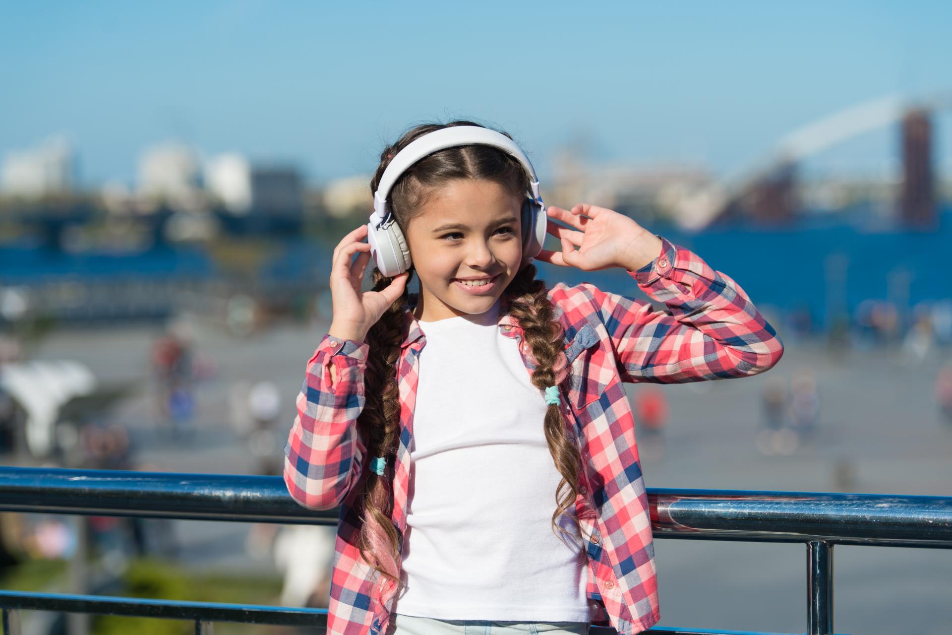 Kid at Castro Valley Orthodontics smiling with headphones